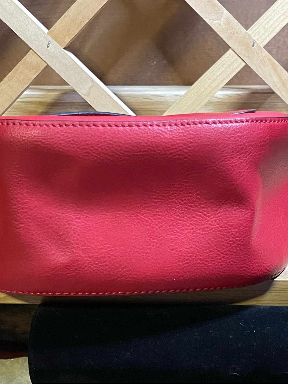 “Guess 1981” Cherry Red Saddle Flap Crossbody Bag / Pebbled Vegan Leather - Picture 12 of 13